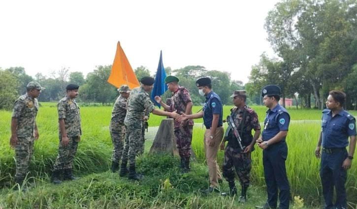 কুমিল্লা সীমান্তে আটক দুই পুলিশ সদস্যকে পতাকা বৈঠকের পর ফেরত দিয়েছে বিএসএফ